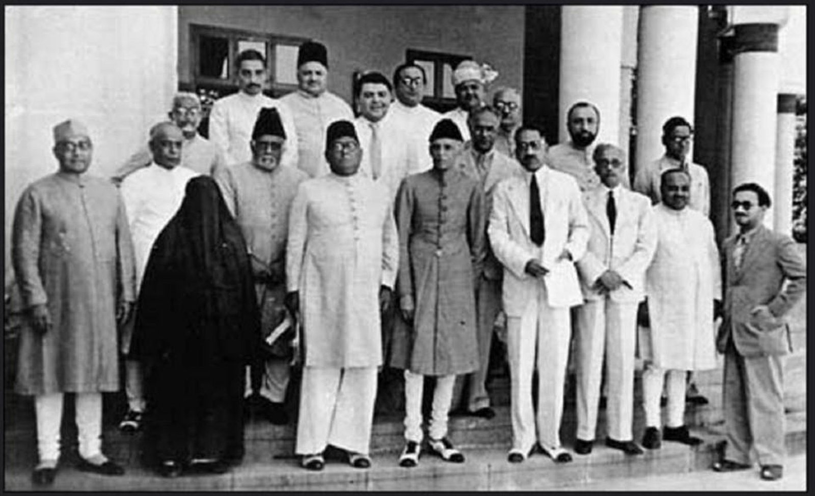 লাহোর প্রস্তাবের প্রেক্ষাপট হিসেবে বঙ্গভঙ্গ, মুসলিম লীগ এবং দ্বি-জাতি তত্ত্বের উপর একটি নিবন্ধ লিখ