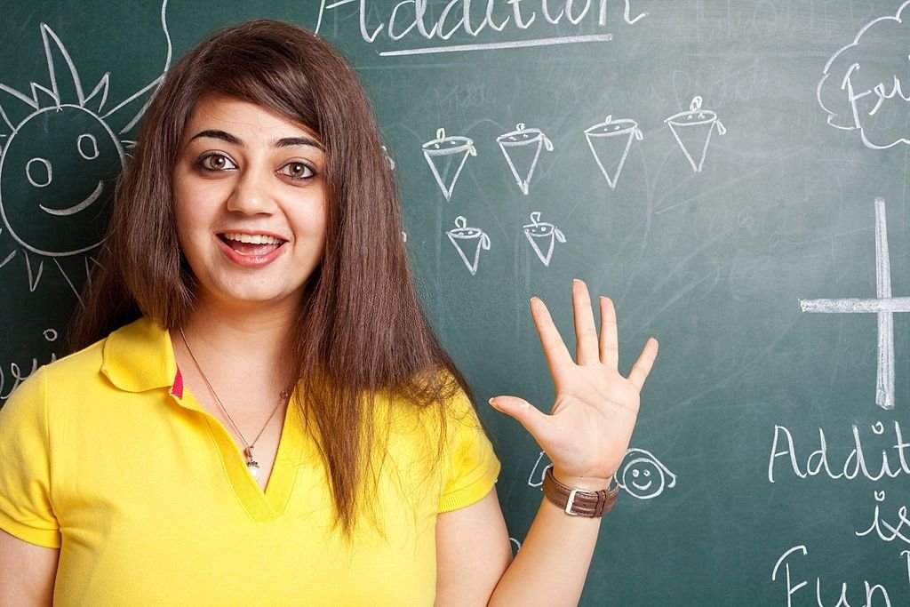 প্রাথমিক বিদ্যালয়ের শিক্ষক রিনা বেগম ২০২৪ সালে নিকলী উপজেলায় অনুষ্ঠিত “কৃষি মেলা” দেখতে যান।