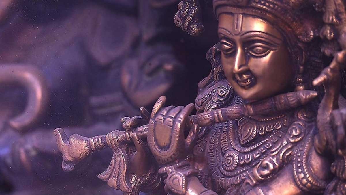 অনাসক্ত কর্ম সম্পর্কে শ্রীকৃষ্ণের বাণী সমূহ তোমার ব্যক্তি জীবনে কিভাবে প্রয়োগ করবে তার একটি বর্ণনা তুলে ধরো