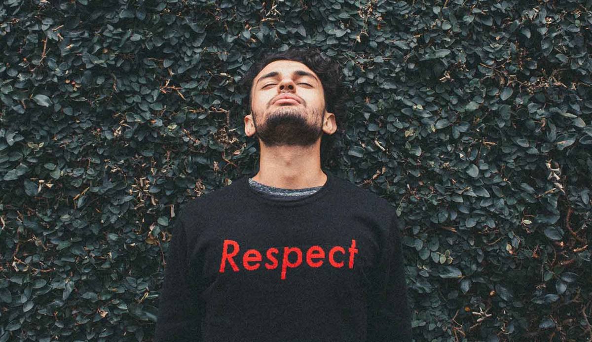 একজন আত্মমর্যাদাবান মানুষ হিসেবে কোন কোন বৈশিষ্ট্য তােমার মধ্যে আছে? আর কি কি বৈশিষ্ট্য নিজের মধ্যে দেখতে চাও এবং কেন?