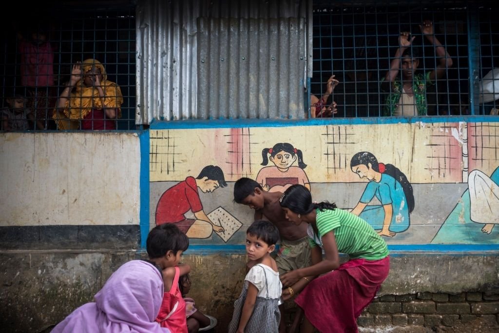 তুমি ও তােমার পরিবারের সদস্যরা আগামী ০৭(সাত) দিন বাড়িতে ও বাড়ির বাইরে কে কোন কোন কাজ করবেন তার একটি তালিকা প্রণয়ন করাে